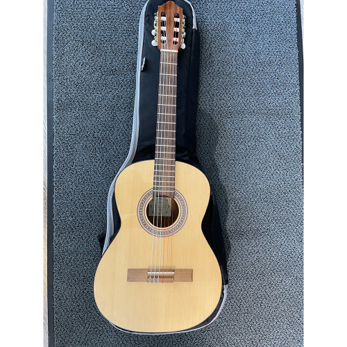 Amada 4655 3/4 Classical Guitar + Bag (USED)